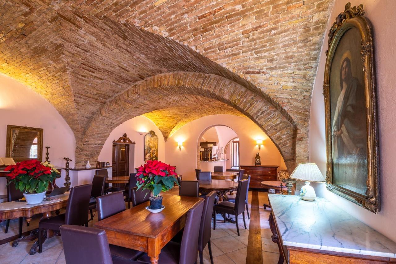 HOTEL TREVI Palazzo Natalini Esterno foto
